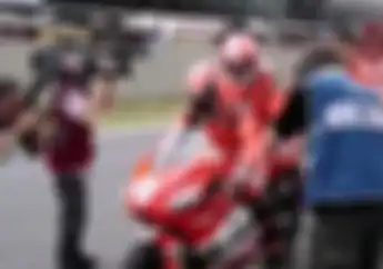 Seru! Video Balap MotoGP Boncengan, Tes Motor sambil Pamer Aksi Stoppie