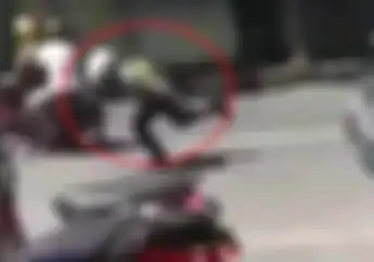 Video Detik-detik Polisi Terseret di Aspal usai Kejar Pengendara Motor yang Kabur Saat Razia