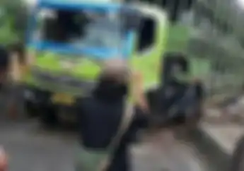 Sopir Ngantuk, Truk Pengangkut Puluhan NMAX Hajar Pembatas Jalan, Ini Kondisi Motornya
