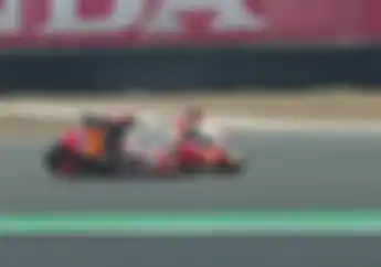 Tegang! Detik-detik Marc Marquez Terseret saat Tes di Thailand, Enggak Mau Lepasin Motor