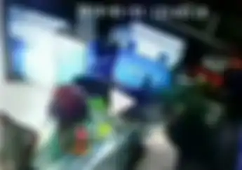 Serem! Video Motor Hajar Counter Handphone dengan Kecepatan Tinggi
