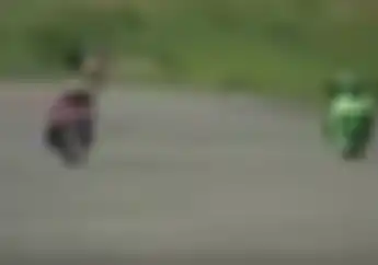 Enggak Ada Ampun! Detik-detik Yamaha RX King Tinggalkan Ninja 250 Ditrek Lurus