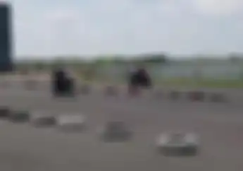 Sadis! Video Detik-detik Honda CBR250 Asapi All New Kawasaki Ninja 250 Ditrek Lurus