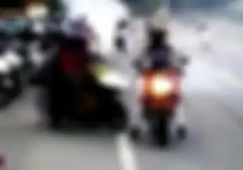Gagal Fokus.. Cewek Cantik Lagi Diam Malah Ditabrak, Padahal Punya Boncengan!