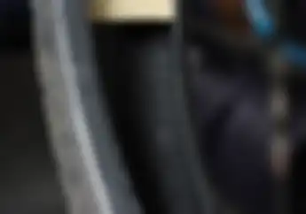 Ban Motor Tubeless Bocor dan Dipakaikan Ban Dalam, Emangnya Boleh?