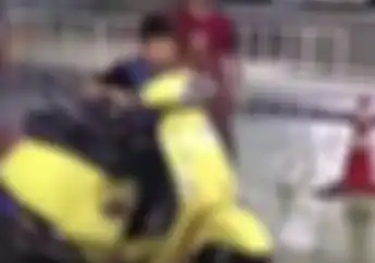 Sangar! Detik-detik Vespa LX Dites Joki Cilik, Larinya Enggak Ada Lawan Bro