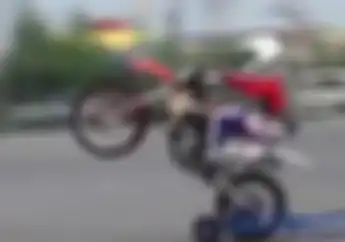 Ternyata Ada Alat Bantu Belajar Angkat Roda Depan Lebih Gampang dan Aman