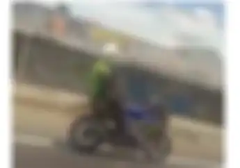 Geger.. Ini Orang Siapa yang Bonceng? Apakah Mesin Waktu Benar Ada?