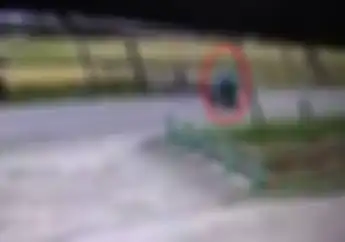 Ngilu! Video Detik-detik Truk Lawan Motor,  Pengendara Motor Berserakan di Aspal