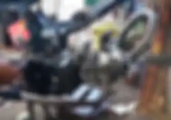 Kocak! Karburator di Ujung Knalpot Motor Tetap Bisa Nyala, Professor Dijamin Bingung