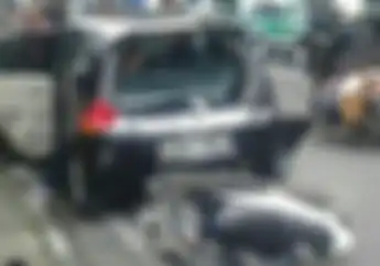 Ngeri! Pengendara Motor Terbang Setelah Hajar Honda Brio, Ini Kondisinya