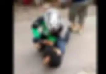 Bukan Hulk.. Ini Video Aksi Ojol Meringkus Jambret yang Lagi Viral
