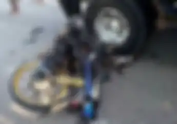 Miris, Yamaha Mio Ringsek Sepasang Kekasih Mau Nikah Tewas Terlindas Tronton 