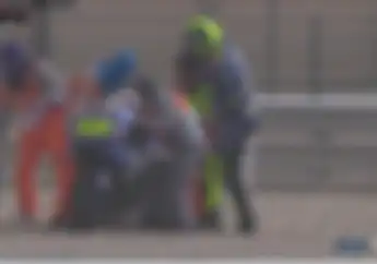 Apes, Valentino Rossi Tersungkur di Gravel Saat Baru Mulai FP3 MotoGP Qatar