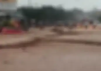Mencekam! Detik-detik Kendaraan Terombang-ambing Tersapu Banjir Bandang, Warga Histeris