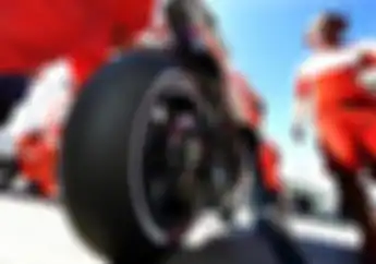 Ban Kok Botak Begitu? Nih Penjelasan Kenapa Motor MotoGP Pakai Tipe Itu..