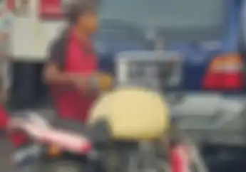 Lagi-lagi Motor Suzuki Thunder Isi Bensin Jadi Perhatian, Kok Tangkinya Aneh Banget?