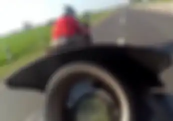Video Yamaha NMAX Kalahkan Honda Vario 150 di Trek Lurus, Sempat Diacungin Jari Tengah