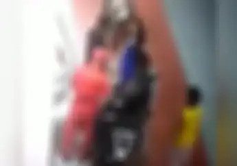 Heboh! Video Perempuan Pukul Petugas Pom Bensin Berkali-kali, Satpam Ikut Didorong