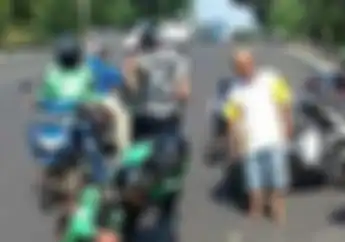 Ngeri! Terobos Fly Over UI Depok, Driver Ojol Bersimbah Darah Usai Adu Banteng 