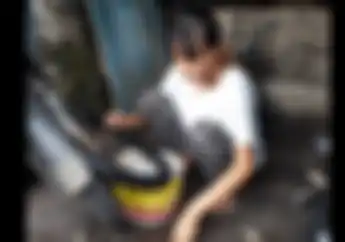 Heboh! Jadi Penambal Ban, Alasan Gadis Cantik Asal Garut Ini Bikin Netizen Nangis