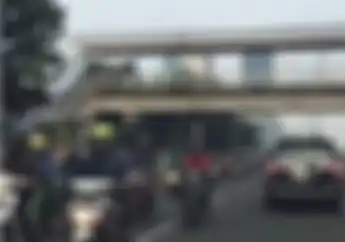 Resahkan Warga, Pemotor Gak Tau Malu Lawan Arah di Depok Bikin Macet