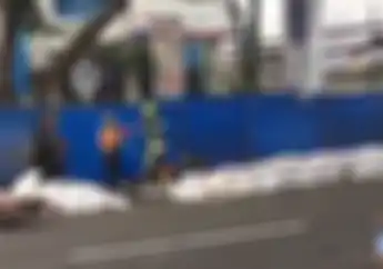 Heboh! Video Pembalap Road Race Dilempar Ban Bekas, Enggak Terima Disenggol 