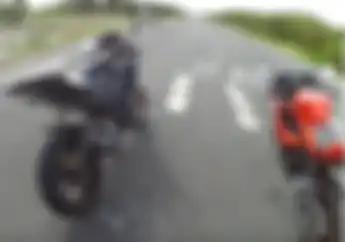 Sadis! Video Balapan Yamaha R15 Lawan Suzuki GSX-R150, Empat Kali Ngegas Kalah Terus