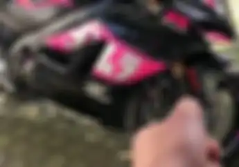 Anti Bosan.. Cuma Pencet Remote Bisa Ubah Warna Sticker di Motor