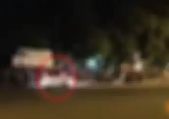 Ngeri! Video Detik-detik Mobil Gagal Ngedrift di Bandung, Penonton dan Motor Bergelimpangan di Aspal