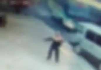 Ngeri! Video Detik-detik Bus Safari Oleng Frontal, Gara-gara Lampu Sein Motor