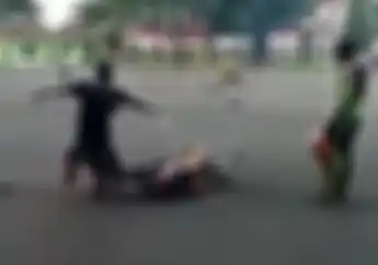 Kocak! Video Motor Pembalap Terbakar, Disiram Pakai Air Sebotol Api Malah Makin Berkobar