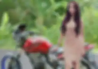 Heboh... Lucinta Luna Pose Bareng Honda Tiger Cacingan, Komen Netizen Bikin Ngakak
