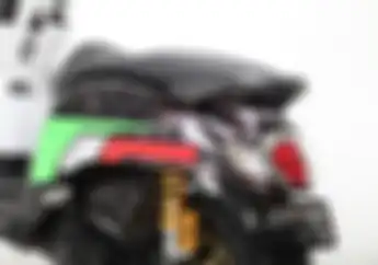 Tampil Minimalis, Begini Jadinya Honda Scoopy Pakai Grafis Helm Melandri