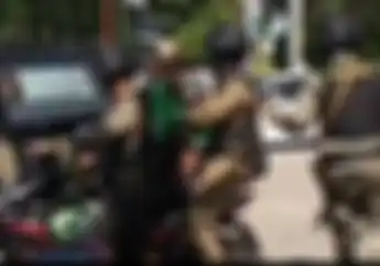 Geger... Bukan Teroris, Driver Ojol Ditangkap Polisi di Palembang Gara-gara Bawa Ini