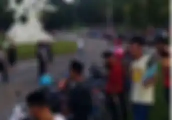  Video Puluhan Anak Muda Mendadak Gemeter, Kumpul Habis Sahur di Alun-alun Didatangi Polisi