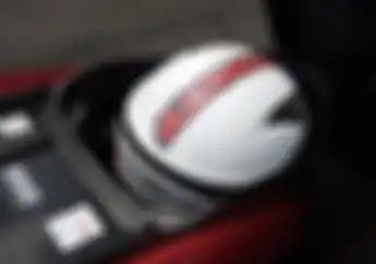 Kalau Enggak Mau Sampai Begini, Helm Berwarna Putih Wajib Diberi Perhatian Ekstra!