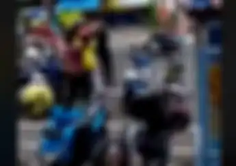 Mirip Film Kungfu... Video Detik-detik Juru Parkir Terjungkal Dihajar Pemotor, Gara-gara Uang Receh