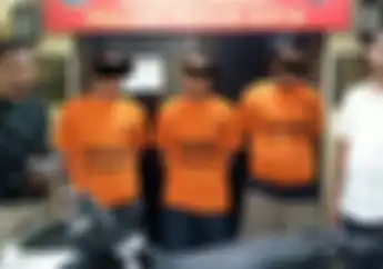 Yang Benar Aja.. Kok Polisi Berkomplot Dengan Maling Motor? Untung Ketangkap Warga