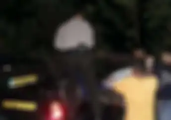 Misterius.. Ada Motor Tanpa Pemilik Terparkir Begitu Aja di Pinggir Jalan, Polisi Juga Bingung