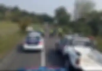 Tegang... Video Mobil Patroli Blokir Jalan Seperti Mau Tangkap Teroris, Padahal Bubarin Balap Liar