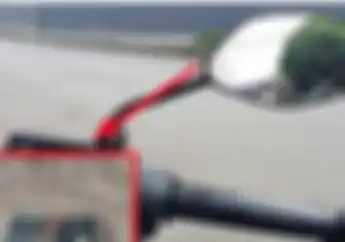 Perusak Kaca Spion Motor Tinggalkan Surat Bikin Geger, Netizen Bilang 'Dunia Butuh Orang Seperti Ini'