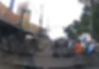 Heboh... Pengendara Yamaha V-Ixion Ini Mendadak Jadi Buronan Setelah Cekcok dengan Pengendara Mobil