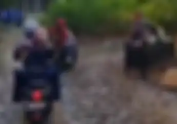 Merinding... Video Yuni Shara dan Fatin Dibonceng Motor Terabas Kuburan dan Hutan Demi Hibur Warga Kalsel
