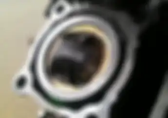 2 Langkah Mudah Bersihkan Kerak di Kepala Piston Motor Tanpa Bongkar Mesin