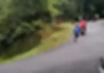 Waspada... Video Motor Mendadak Mogok Melewati Tanjakan Wisata di Pekalongan, Anak Muda Berhamburan
