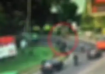 Merinding... Video Nyalip Dari Kiri, Penumpang Driver Ojek Online Tewas Terlindas Bus di Bogor
