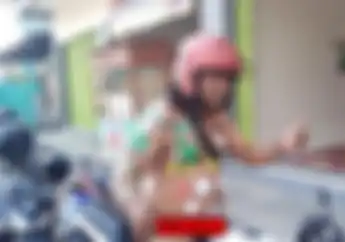 Busyeh! Orang Ini Keliling Kota Naik Motor Penuhi Nazar, Telanjang Bro!