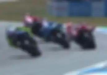 Skill Dewa... Nyaris Celaka Tersenggol Alex Rins, Marc Marquez Bisa Selamat dan Juara MotoGP Belanda