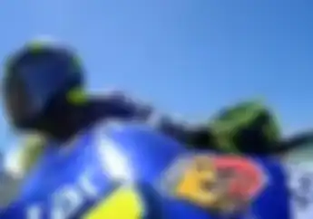 Ngeri... Video Detik-detik Valentino Rossi Tabrak Keras Belakang Motor Jorge Lorenzo Pada Kecepatan 195 Km/Jam